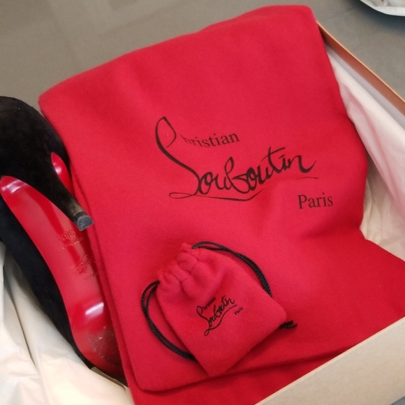 Christian Louboutin - Picture 5 of 5